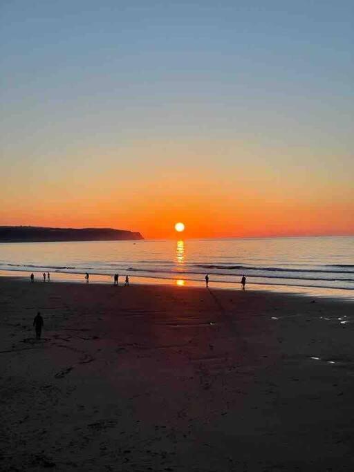 Дом отдыха Cosy 400yr Old Cottage, Flowergate, Whitby, Sleeps 6 Уитби