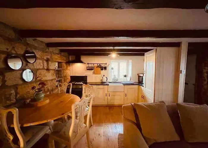 Cosy 400Yr Old Cottage, Flowergate, Whitby, Sleeps 6