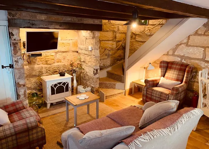 Cosy 400Yr Old Cottage, Flowergate, Whitby, Sleeps 6