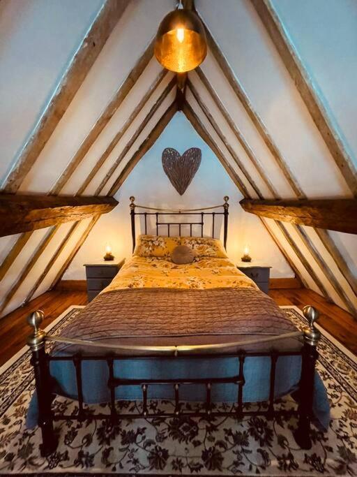 Cosy 400yr Old Cottage, Flowergate, Whitby, Sleeps 6