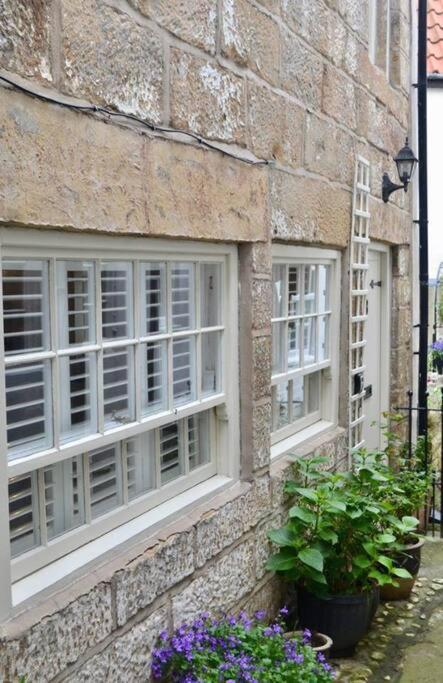 Casa vacanze Cosy 400yr Old Cottage, Flowergate, Whitby, Sleeps 6 *