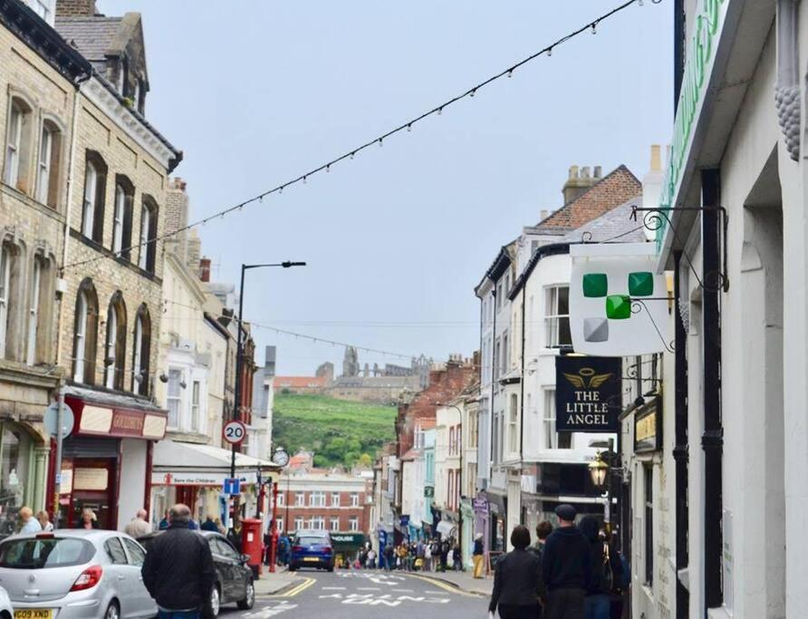 Cosy 400yr Old Cottage, Flowergate, Whitby, Sleeps 6 * Whitby